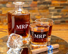 Load image into Gallery viewer, Decanter and Whiskey Glasses