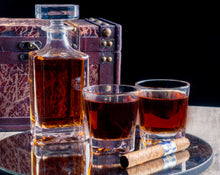 Load image into Gallery viewer, Decanter and Whiskey Glasses